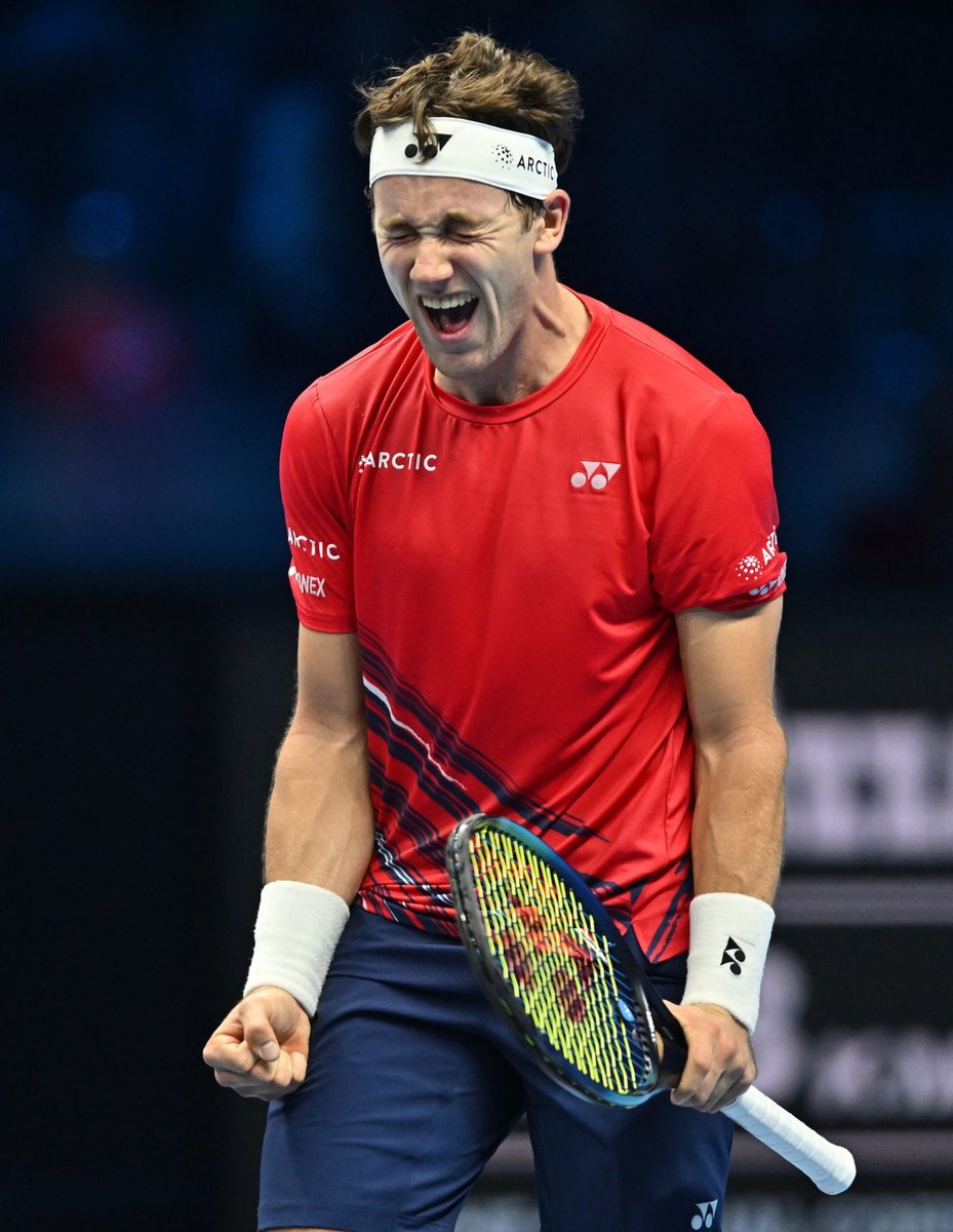 WeAreTennisFR's tweet photo. RUUD FONCE EN FINALE 🛣️

Trop costaud, Casper Ruud s'offre sa 3ème grande finale de l'année au Masters en balayant un Andrey Rublev passé à coté de son match 6-2 6-4 ! https://t.co/sSRSFwUSmd