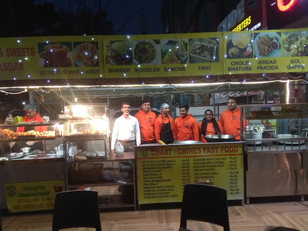 VedSinghmar's tweet photo. welocme gopi dairy
.
.
.
#hotelvihanresidency #bestplace #tripplace #hospitalityservice #hotelhub #theareabeautiful  
#ilovezirkpur #ilovetrycity
#msplaza https://t.co/bLNiUS2lrW
