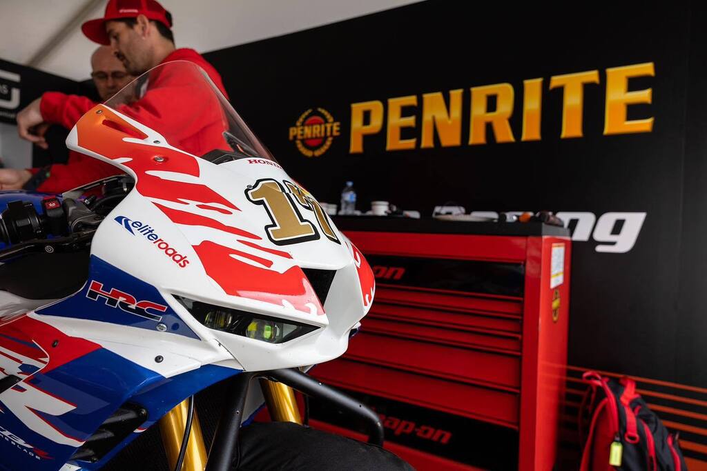 Race-day Sunday! Two 12-lap outings are on the cards for @penrite_honda_sbk, let's see how @troyherfoss17 and @sennaagius_81 can cap-off the weekend… Images: @foremostmedia. #PenriteOil #PenriteHondaRacing #ASBK instagr.am/p/ClKBHq3OoXO/