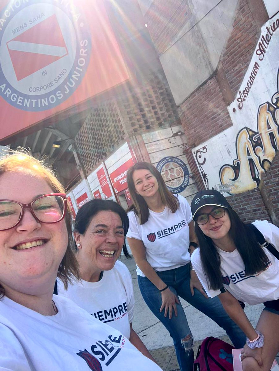 SiempreSanLore's tweet photo. Esta tarde compañeras de @SiempreSanLore participaron del encuentro de géneros, deporte y clubes que se realizó en @AAAJoficial.
Allí pudieron intercambiar ideas, experiencias y disidencias con mujeres de otros clubes de fútbol. https://t.co/ckrnkdC4pA