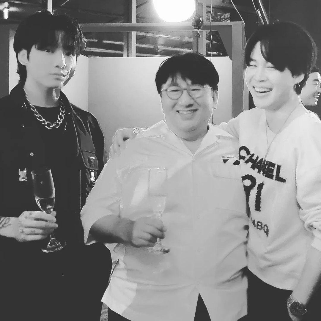 lisoolost's tweet photo. but he did his job he bought a grammy nomination a few days ago tell jimin to try harder next time https://t.co/34PcbYVA7t