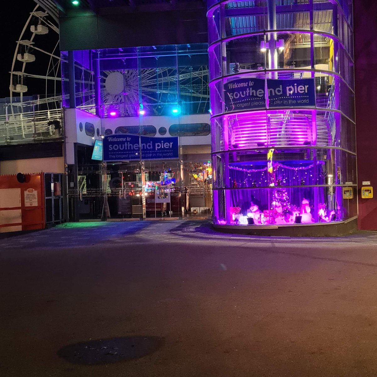 TinaAssenheim's tweet photo. Southend on Sea Pier Entrance. Picture taken by me https://t.co/ntNZVp0cIa