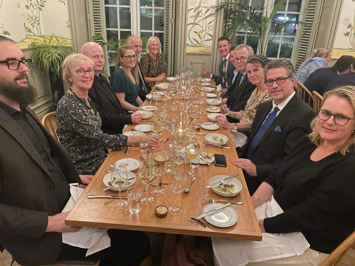 An awesome and very reminiscent event, the official PhD-celebration dinner of dr. Tonje Johannessen: The jubilee herself @tonjerj , the Acting Dean: @OmlandTorbj ; all three opponents: @HighSTEACS @GuriRor , dr. Klingenberg; all three supervisors: Vallersnes, @sighalvo …