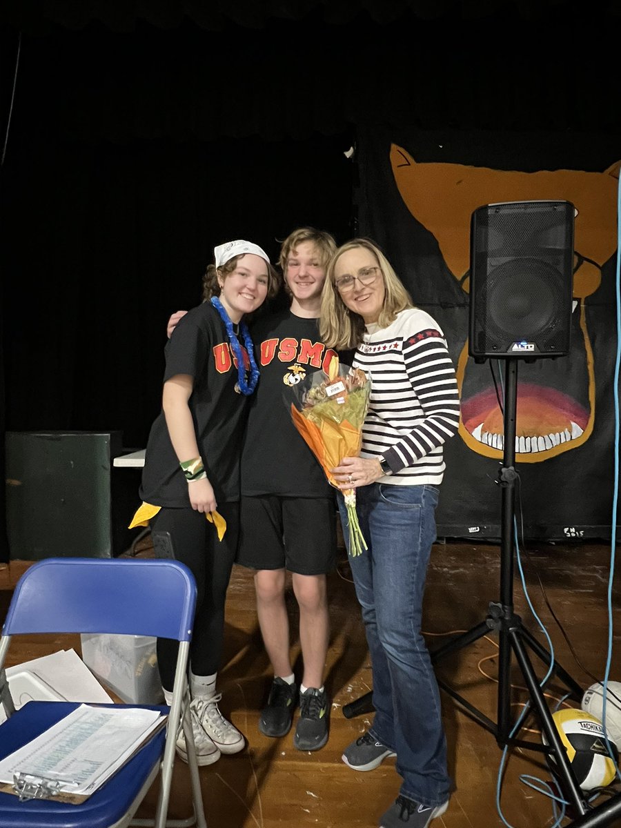 Kerry_Foote21's tweet photo. Great night at Volley for Vets!! Huge shout out to Mrs. Munro, our former UTMS students and all those who came to play or watch! #theU #teamUTMS #VolleyforVets https://t.co/nYhQTRTwxM