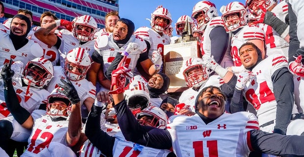 Evan_Flood's tweet photo. Longest active bowl streaks in college football:

1. Georgia - 26

2. Oklahoma - 23

3. Wisconsin  - 21

4. Alabama - 19

5. Clemson - 18

#Badgers https://t.co/lnX67u3hai