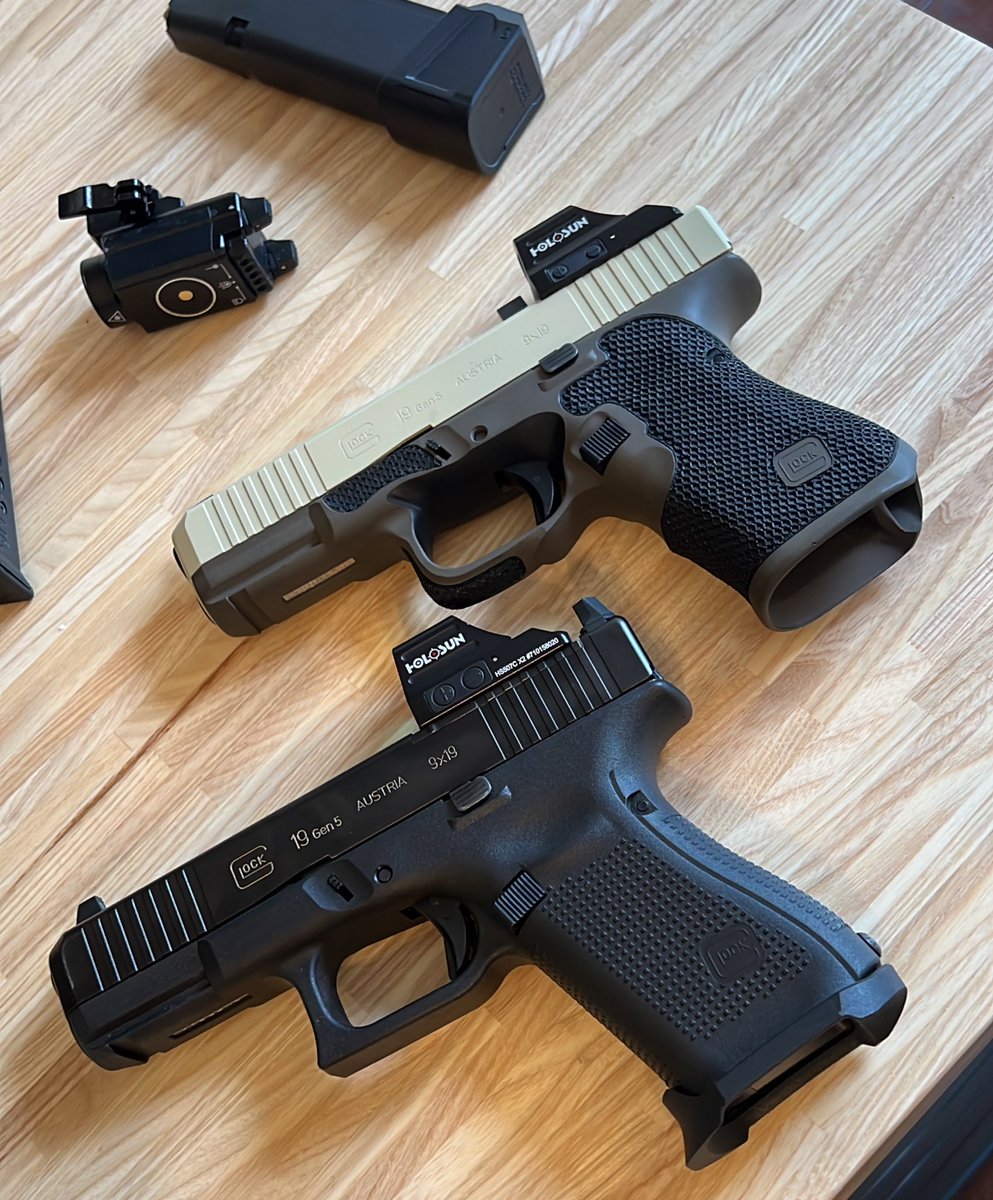 p80ralph's tweet photo. The amount of work that goes into a custom frame from @TheBattlecock is crazy. Flared magwell and removed the hole for the magwell. He’s a mad man 🔥 https://t.co/uW8EUSbU50