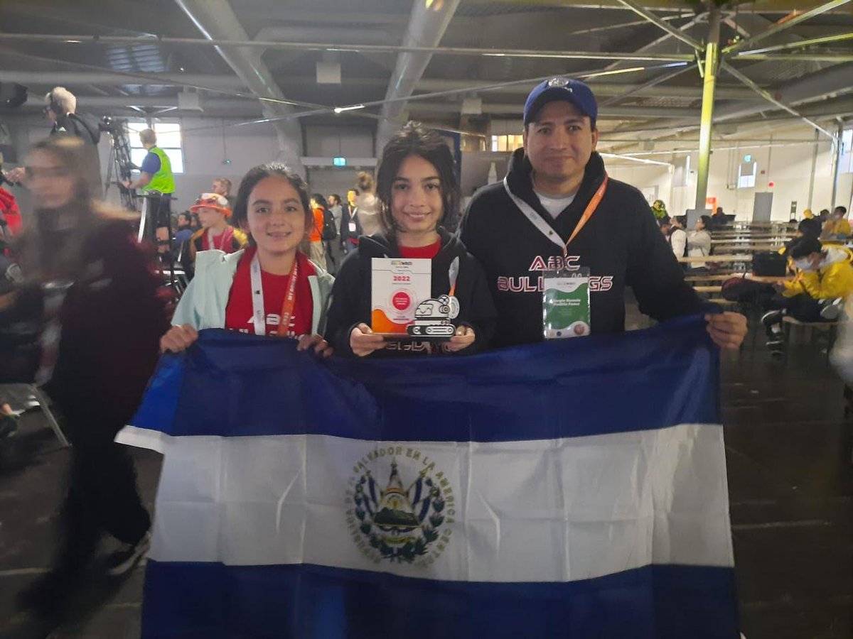 NoticieroSLV's tweet photo. Elena Atanacio y Jeannette Mejía fueron los salvadoreños ganadores del internacional WRO 2022, la competencia de robótica más grande del  mundo. https://t.co/FXG3jfma4s