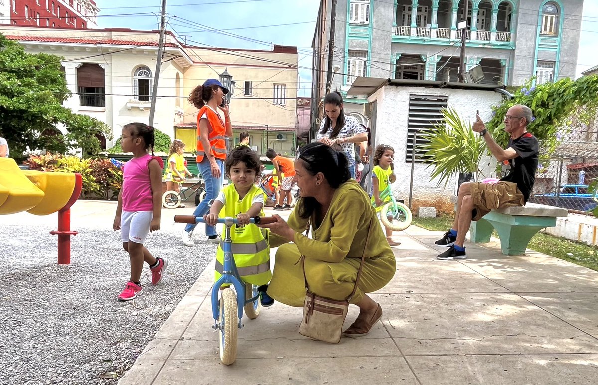 veloencuba's tweet photo. 🚲 Hoy desarrollamos varias actividades en celebración de la #COP27 y el Día Mundial de la Infancia junto al Parque Hábitat, la @UEenCuba y su embajadora Isabel Brilhante Pedrosa 🇪🇺
#VéloCuba #movilidadsostenible #diamundialdelainfancia #climatechange #climateaction https://t.co/n3sKsVfxBQ