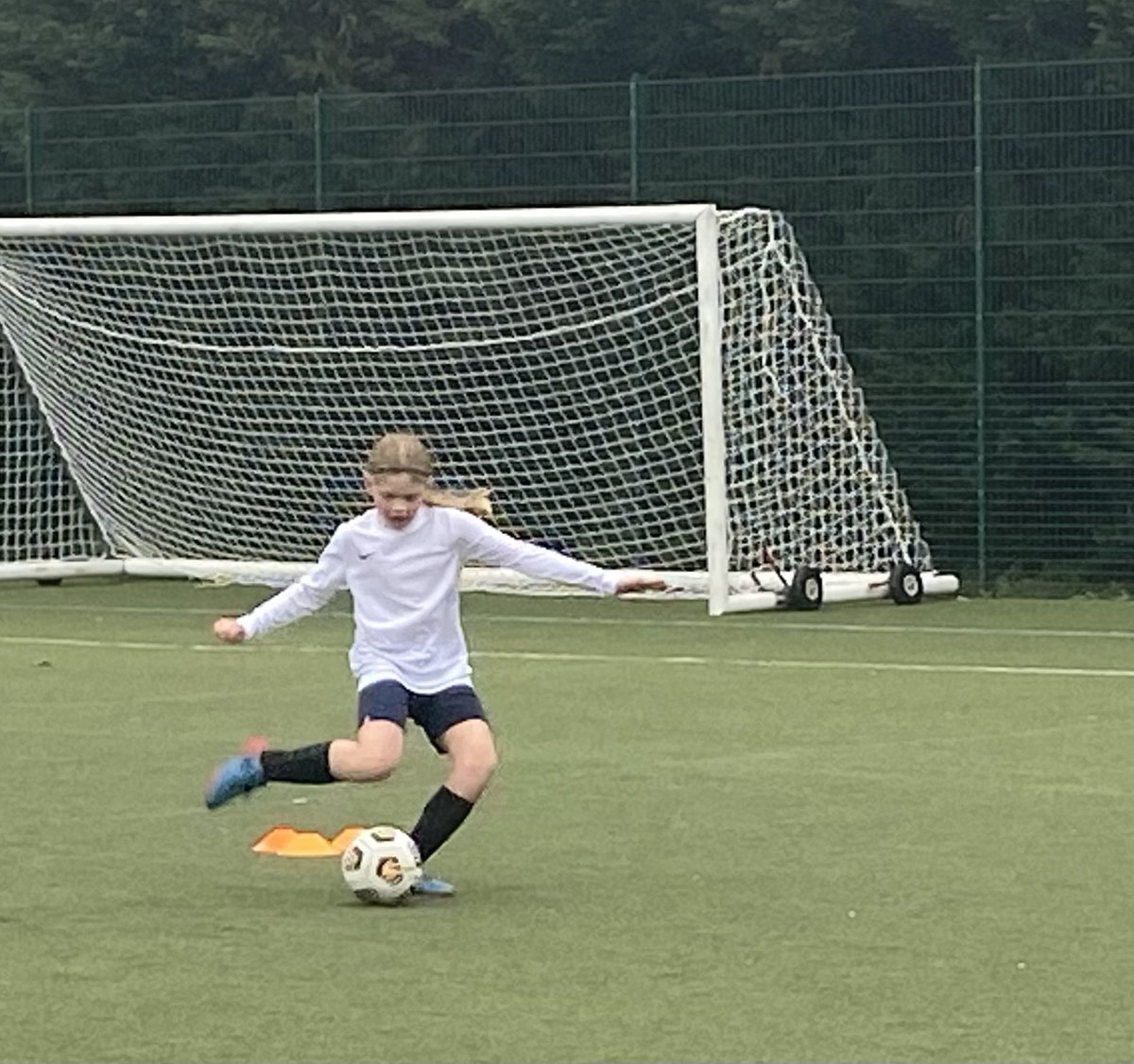 There are worse things to do at 8am on a Saturday morning than watch this girl kick a ball. ⚽️ 💪 ❤️ <a href="/SHSGirlsPrep/">SHS || Girls' Prep</a> <a href="/00evan/">Evan Welsh</a>