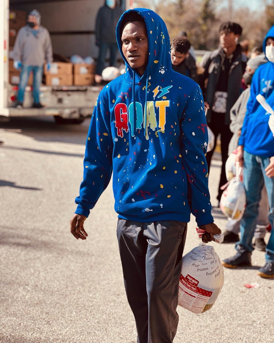 BladensburgMD's tweet photo. The CommUNITY came together to give back and we couldn’t be more grateful for our partners and volunteers to make this Bladensburg Thanksgiving Meal Distribution possible: @NoOppWastedFdn, @VictoryGraceCtr #Bladensburg https://t.co/uLJrEgphSj