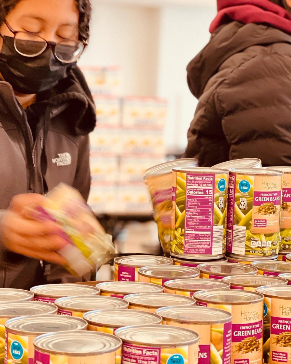 BladensburgMD's tweet photo. The CommUNITY came together to give back and we couldn’t be more grateful for our partners and volunteers to make this Bladensburg Thanksgiving Meal Distribution possible: @NoOppWastedFdn, @VictoryGraceCtr #Bladensburg https://t.co/uLJrEgphSj