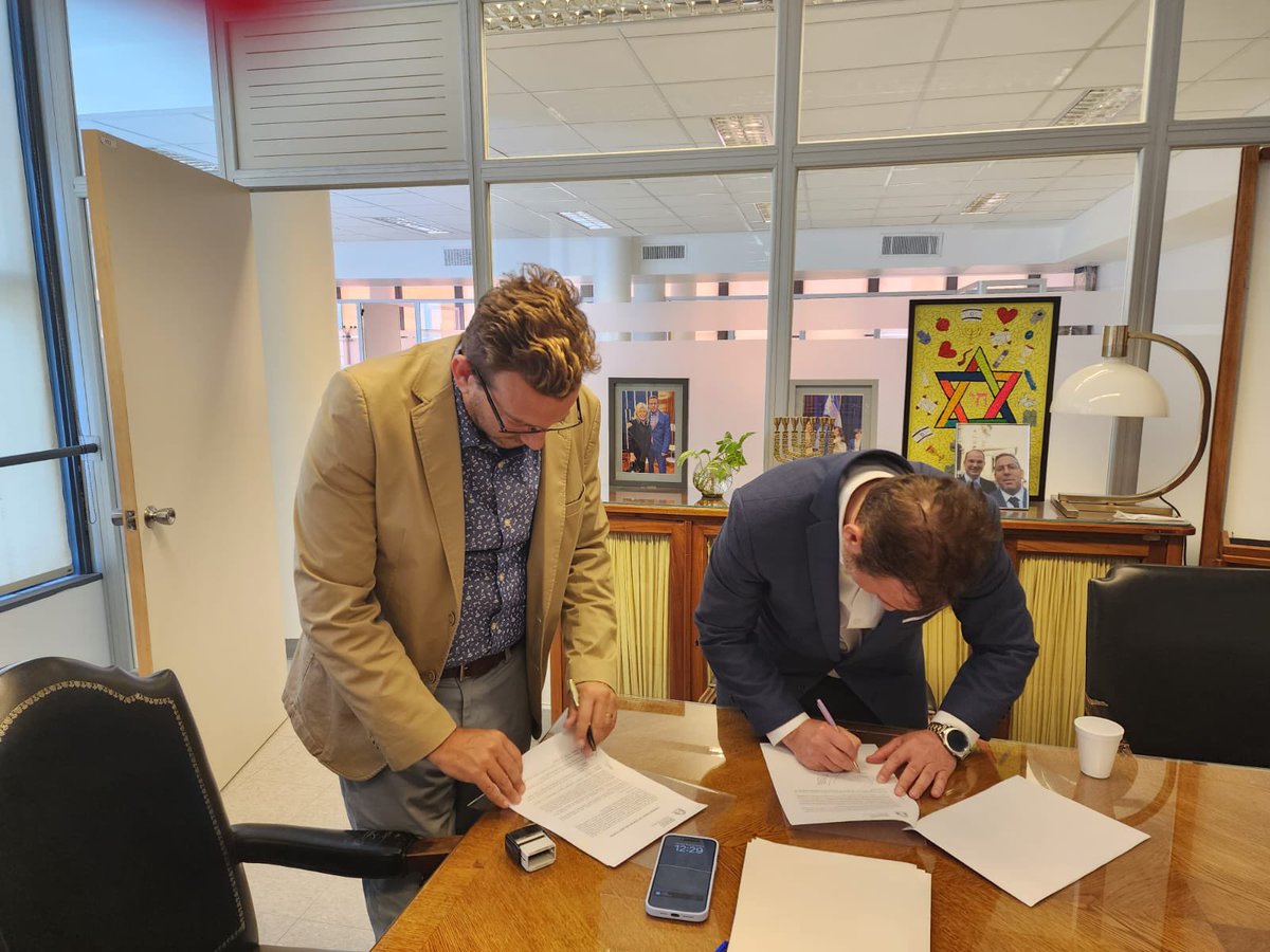 grupoaajc's tweet photo. Estimados miembros de la AAJC y la comunidad en general, tenemos el agrado de compartir las imágenes de la firma del Convenio Marco de Cooperación Institucional, entre el Tribunal Fiscal de la Nación, representado por su Presidente, Dr. Miguel Nathan Licht y la Asociación https://t.co/9pKE6kPSdd