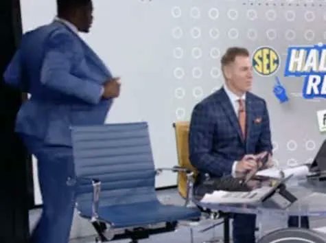 Barstool Sports on Twitter: "'That's Not The Text She Sent Me': Did