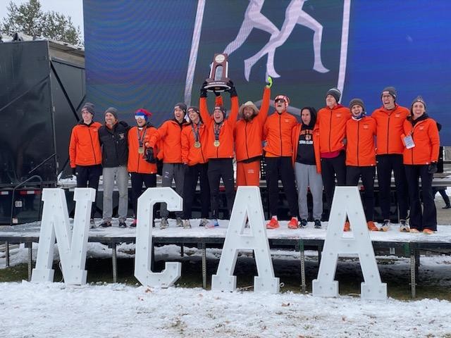 RUNWARTBURG's tweet image. You know what's better than a great day? A great knight! We have a lot of them! Men are 2nd and women are 3rd in the NATION! 3xAll-Americans on the men's side, 4xAll-Americans on the women's 🥳 #wxc #wxconmewxconthree