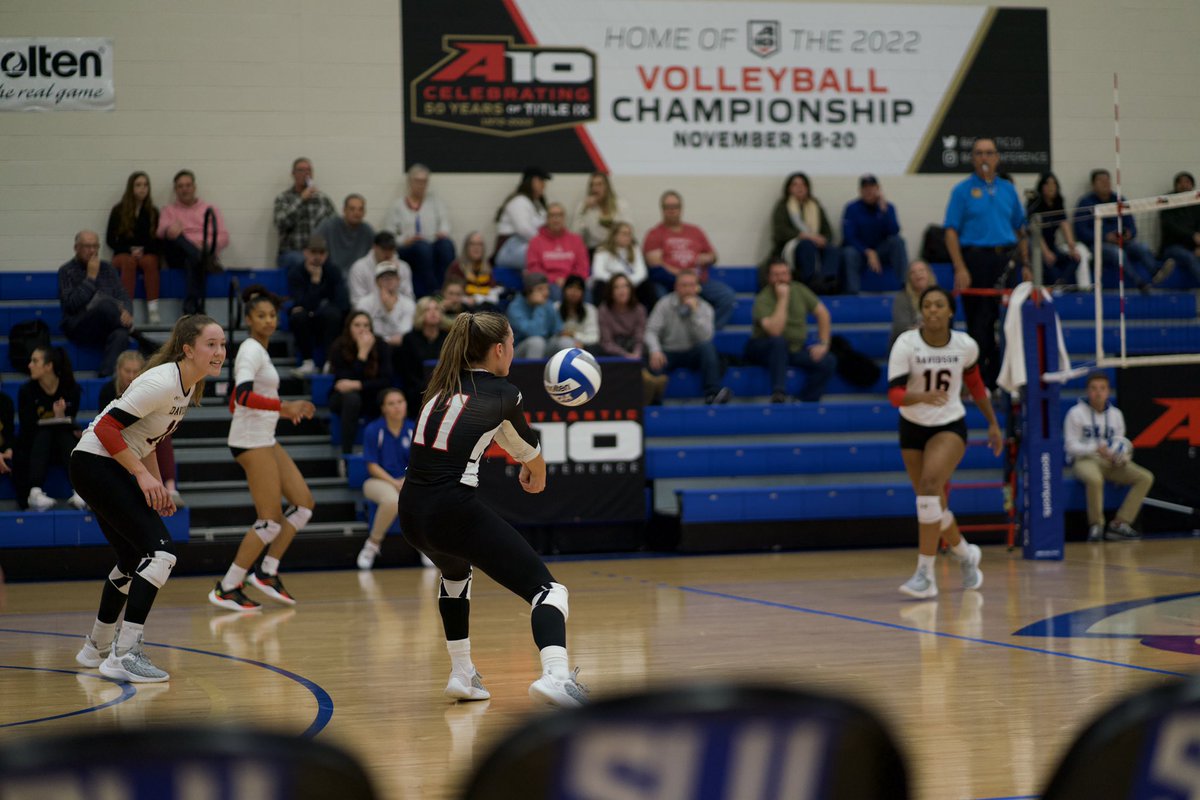 DavidsonVB's tweet photo. Side out on ☝🏼

Wildcats lead 11-8 midway through the first! https://t.co/sF92i3GFGA
