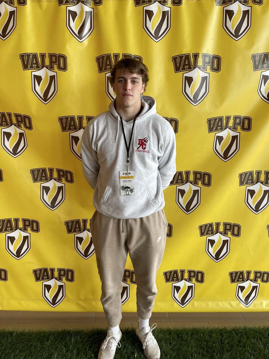 Had a great time at Valpo today loved the atmosphere! Thank you coach <a href="/Coach_RJG/">RJ Ghilarducci</a> for inviting me to watch <a href="/valpoufootball/">Valpo Football</a> play. <a href="/CoachLFox/">Landon Fox</a> <a href="/hcfootball/">Hinsdale Central Football Club</a> <a href="/EDGYTIM/">Timothy “EDGYTIM” OHalloran</a> <a href="/SalomonDLcoach/">CoachSalomon</a> <a href="/CoachBigPete/">Peter "Coach Big Pete" Leinweber</a>
