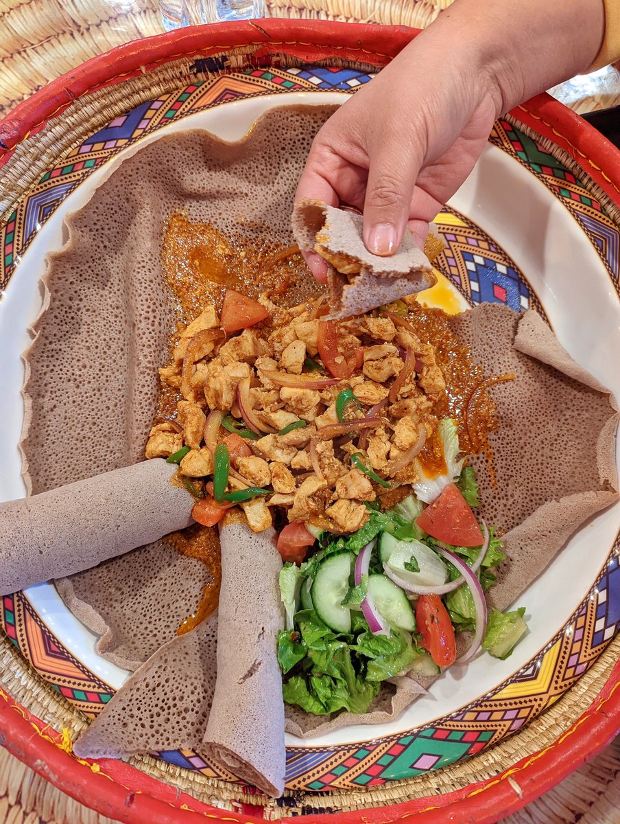 Fourth #yegfood crawl stop is at the excellent Ethiopian restaurant Mesob Habesha where we got hands-on with  mouthwatering chicken tibs and downed a colourful + refreshing Ethiopian juice mix. 💖 Also excellent vibes and love the decor + presentation here!! #yeg #exploreedmonton