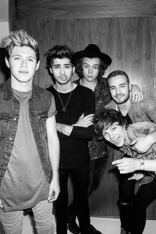 hsltxldr's tweet image. I vote for #OneDirection (@onedirection)'s 'Story Of My Life' (2013) as the best performance in #AMAs    history! #AMAsFanFavorite