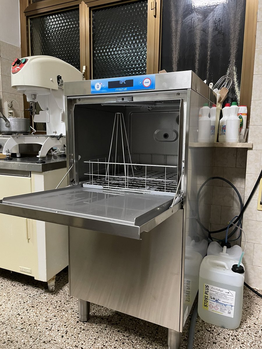 gianmarcosac's tweet photo. #Zane’ #Vicenza installazione e collaudo #LavaOggetti industriale #Elettrobar #Mistral con dotazione interfaccia kit #Caravel per connessione dati #Industria4.0 presso il laboratorio #AnticaPasticceriaGasparini!!
EcoAdige: #tecnologia ed #innovazione  
https://t.co/bCw3bG8f9x https://t.co/ksW9zCYl6H