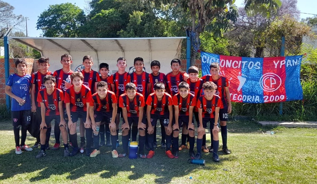 Edith2307's tweet photo. +3 #Vamos #MathiasGaleano 
#CicloncitosYpane2009 💙❤️🌪
El amor incondicional a #CERRO https://t.co/2GxlvDgZPO