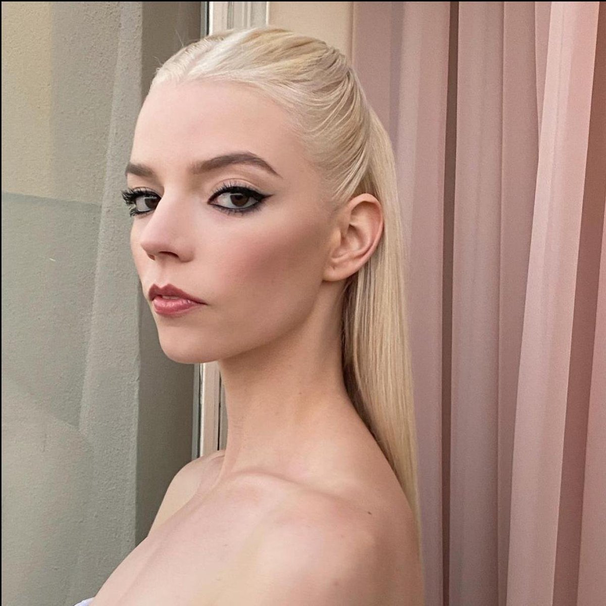AnyaDommeCF's tweet photo. Is it humiliating knowing that you're ruining your future, all for a catfish who doesn't give a fuck about you? 

Oh, it is? Good. Now beg me to make it worse.

Findom - Catfish - Scam - Anya Taylor-Joy - Feet - Domme - Finsub - Paypig https://t.co/JuKcC6eeBV