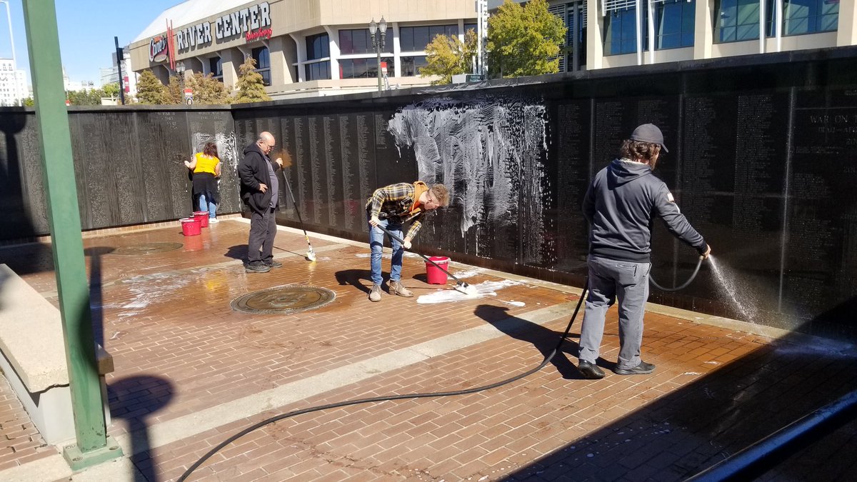 USSKIDD_DD661's tweet photo. #MiniFieldDay: @HomeDepot -- 11/18/22 -- 27 employees divided into 4 teams. Sanded down a life raft ring. Continued scraping paint on the Bridge level. Cleaned glass of the museum building. Cleaned Coast Guard Plaza, Lejeune Plaza &amp; LA Memorial Plaza. #volunteer #communityservice https://t.co/ES74X51mTW