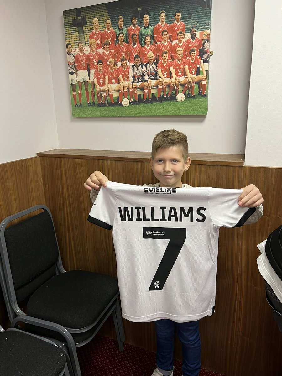 82aiden's tweet image. Amazing day for louie being the @Official_STFC mascot 
He loved walking out with @ronan_darcy 
@ImagineCruising