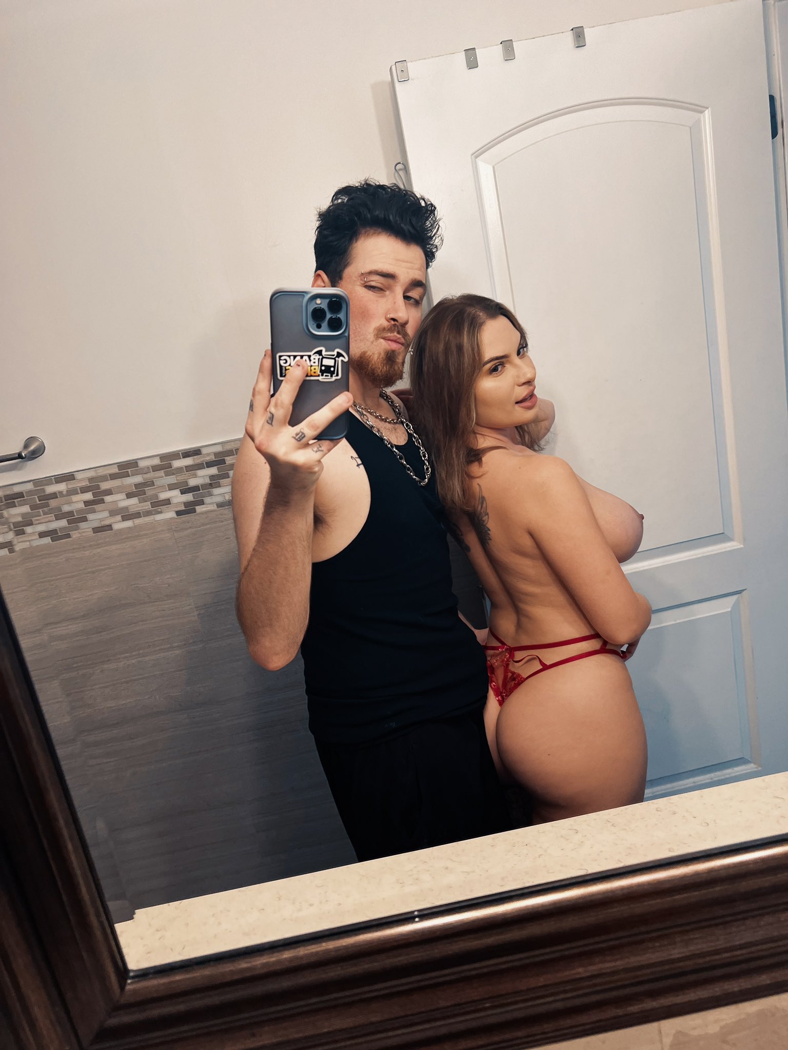 3 pic. Shot a banger with @reneesrealm 😮‍💨 Thank you @BangBrosDotCom1 for the gift https://t.co/Hhu1S26wYq