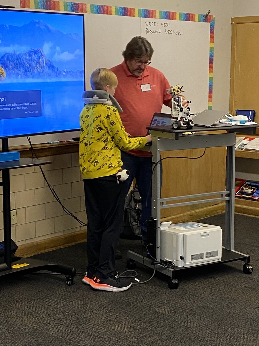 TechJourneyDSM's tweet photo. Today’s CoderDojo Des Moines meetup included some awesome student creations including a LEGO EV3 MINDSTORMS robotic cat.  #STEM #IATech #scratch #python https://t.co/bEWCYqZ9ii