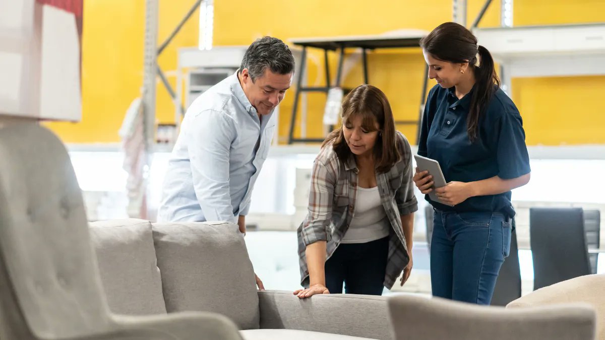 There's a fine line between being helpful and being overwhelming, according to a sampling of stores on the West Coast. Each customer is unique, so salespeople have to learn to tune into each one and find the right balance.  buff.ly/3X9Qxb4