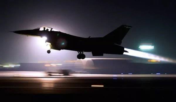 Son dakika; TSK VURUYOR  ortalık aydınlanıyor. 

Sarı torbalar israf bile olmayacak 🤣

L€şleri bol olsun !t sürülerinin 

Bir Gece Ansızın Geldik 🔥🔥🔥🔥