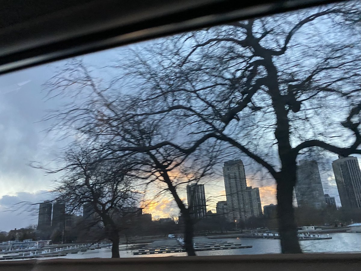 steve_quinlan's tweet photo. Sunset from my Uber on Lake Shore Drive https://t.co/RQlFcBGUy3