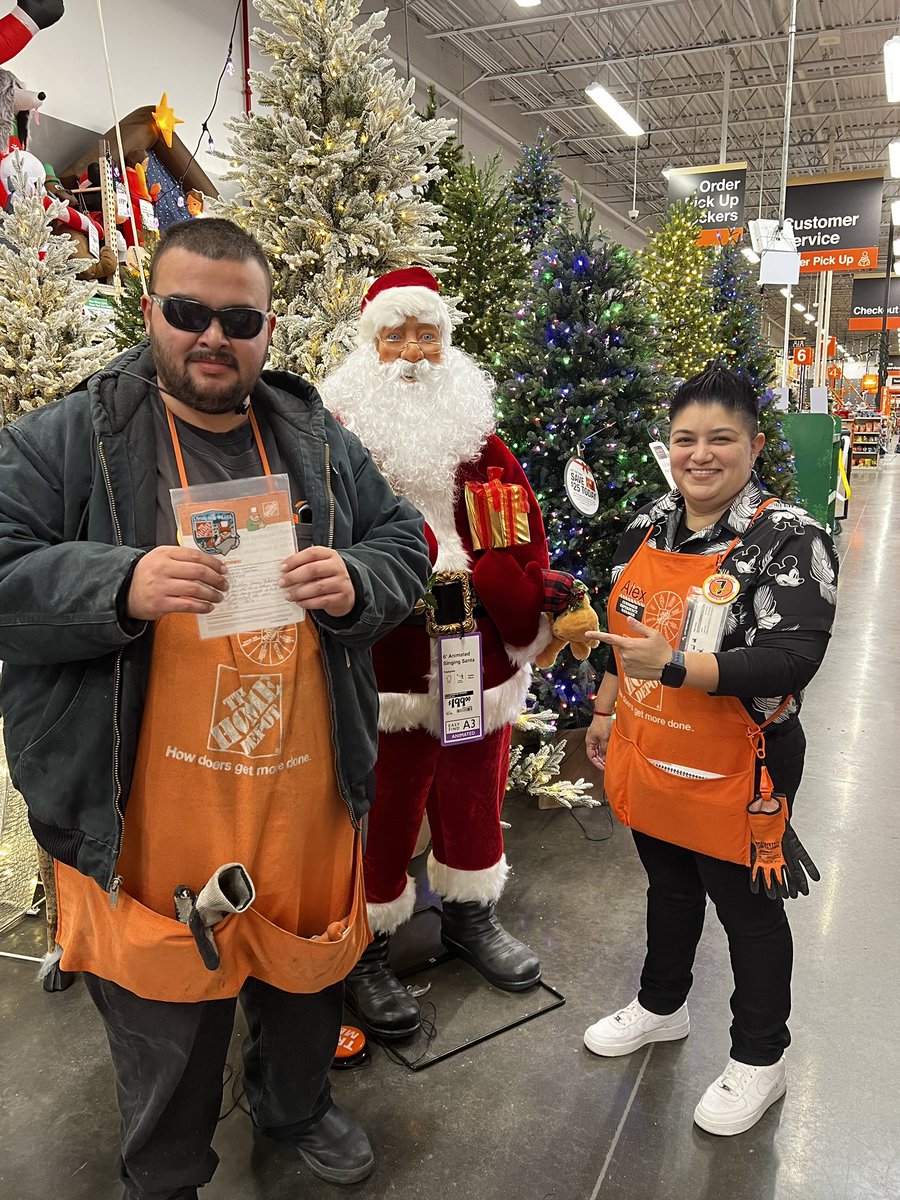 AlexSoliz0513's tweet photo. If there is anyone that enjoys being on the lot and taking pride in making sure it looks good it’s Horacio. A perfect gentleman always willing to help out wherever and whenever needed. @MinySchweizer @JarrodFarmer4 @maryidsardi @mary_weatherley https://t.co/FRug9DueXL
