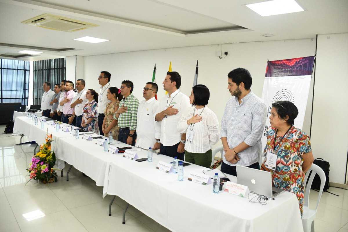 JiclyMutisIsaza's tweet photo. Acompañamos la instalación de la comisión accidental Bloque Parlamentario Boyacense en #PuertoBoyacá, en el cual trabajaremos de la mano de congresistas y autoridades nacionales por el desarrollo de nuestro territorio y el bienestar de los puertoboyacenses. https://t.co/ibp3iYtkvy