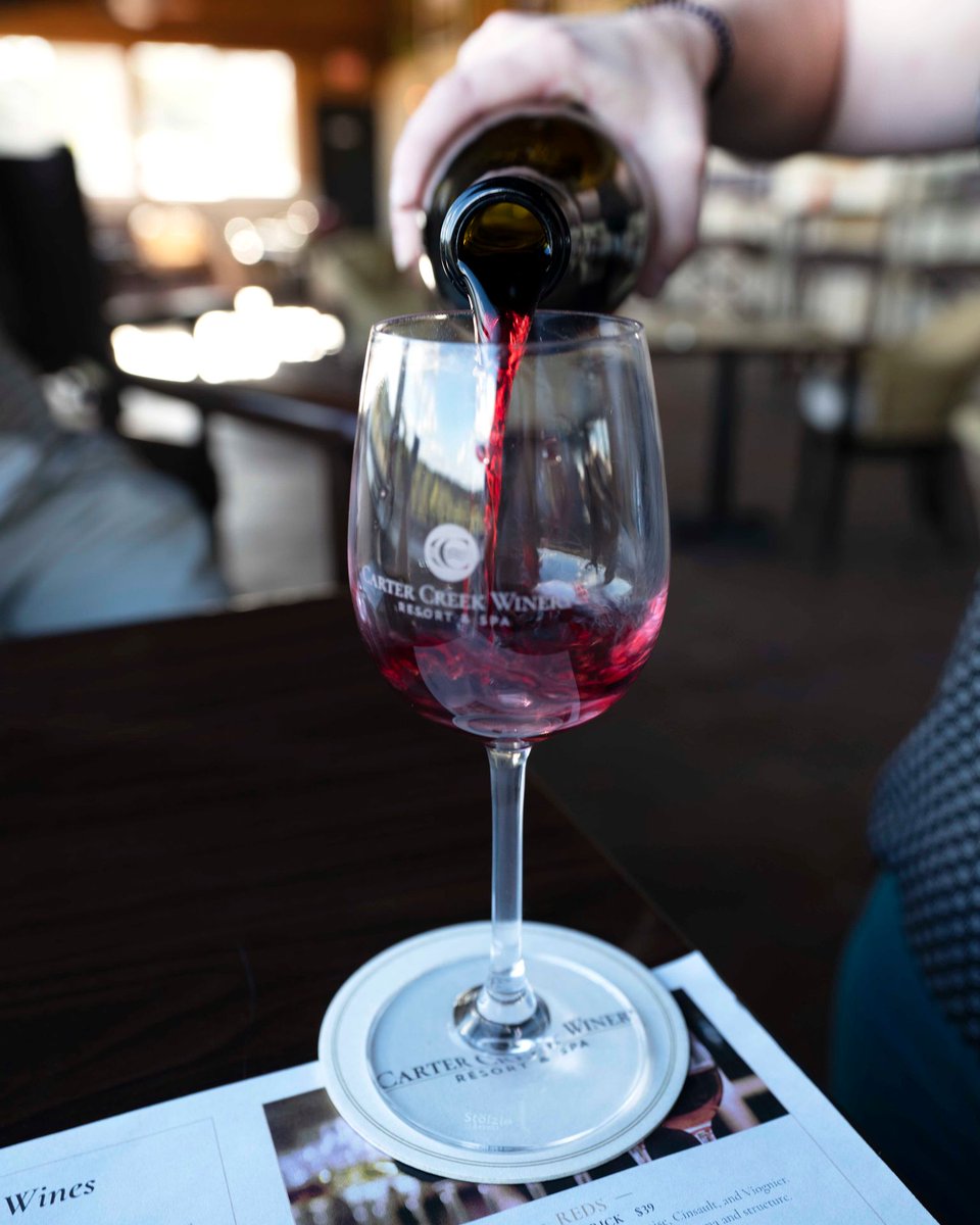 Looking for the 🍷 p e r f e c t 🥂 wines to pair with your upcoming family dinners? Drop by our Tasting Room and try a variety of our red, white, rosé, &amp; sparkling wines &amp; take home your picks to pair with those turkeys, casseroles, sweet potatoes &amp; more! 
📸: @sushigirl_atx