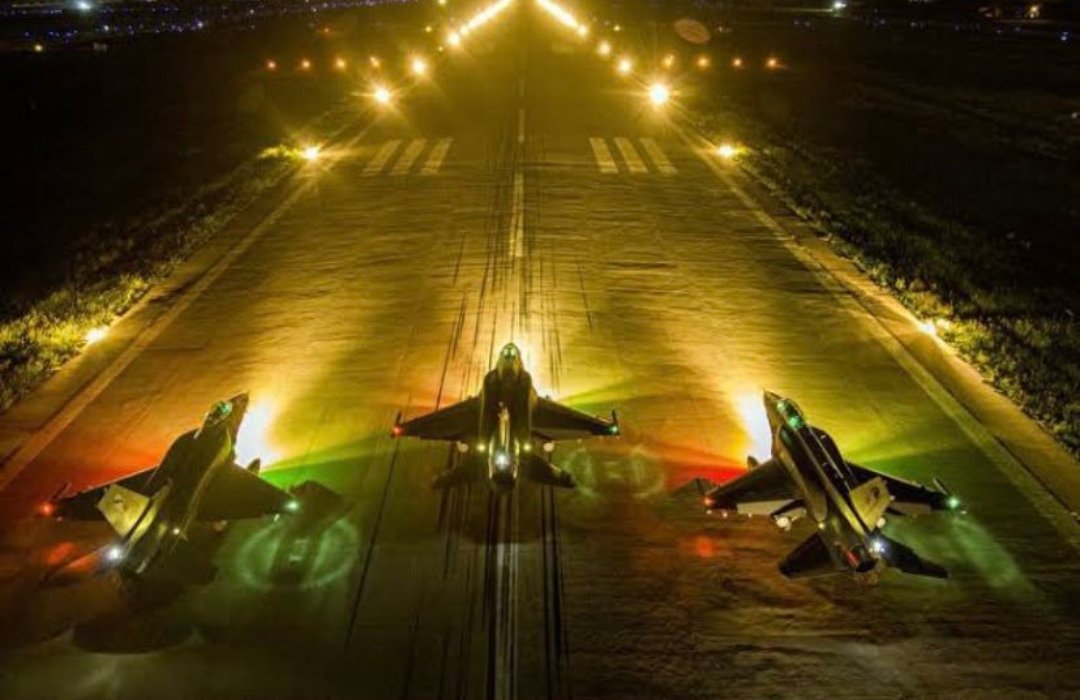 Bismillahirrahmanirrahim
Bekle dünya, adaleti geri getireceğiz.
Verdiğimiz her can için bin nefes keseceğiz..

"Vur şanlı silahınla gönül mülkü düzelsin;
Sen öldürüyorken de vururken de güzelsin!"
#Suriye #TSK