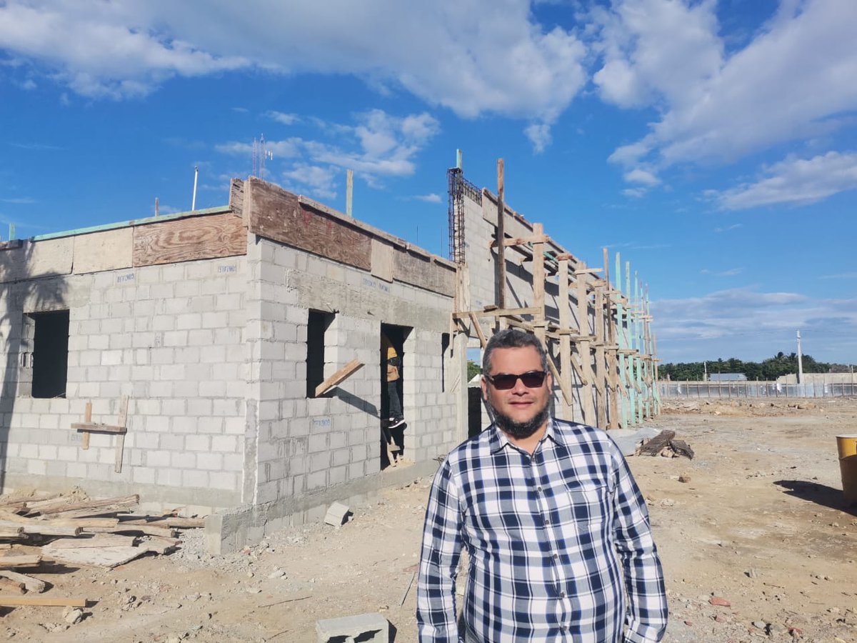 YormanVsquez2's tweet photo. ¡ESA OBRA VA PALANTE!

El director del @Feda_RD, @caamanovive, visitó hoy sábado, San Fernando de Montecristi, en labores de supervisión, de la construcción de la nueva Refinería de Sal, que construye el gobierno del Presidente Abinader, a través de esa entidad. https://t.co/dUWxY44YPV