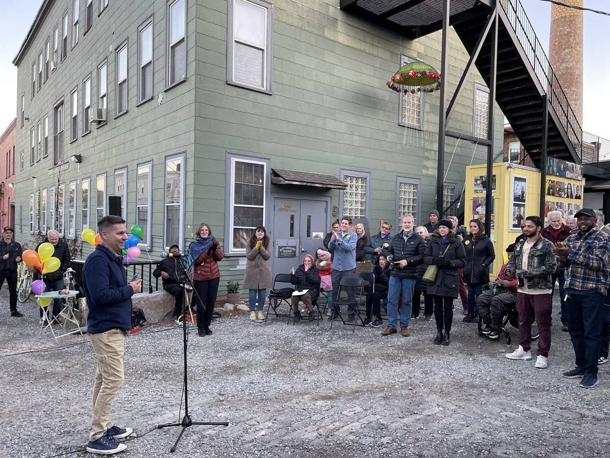 karaeo's tweet photo. So proud of all the work and organizing that went into preserving Humphreys St Studios - affordable and artist-owned in perpetuity! 🎉🎉🎉 #artstayshere https://t.co/81azoGNTuF