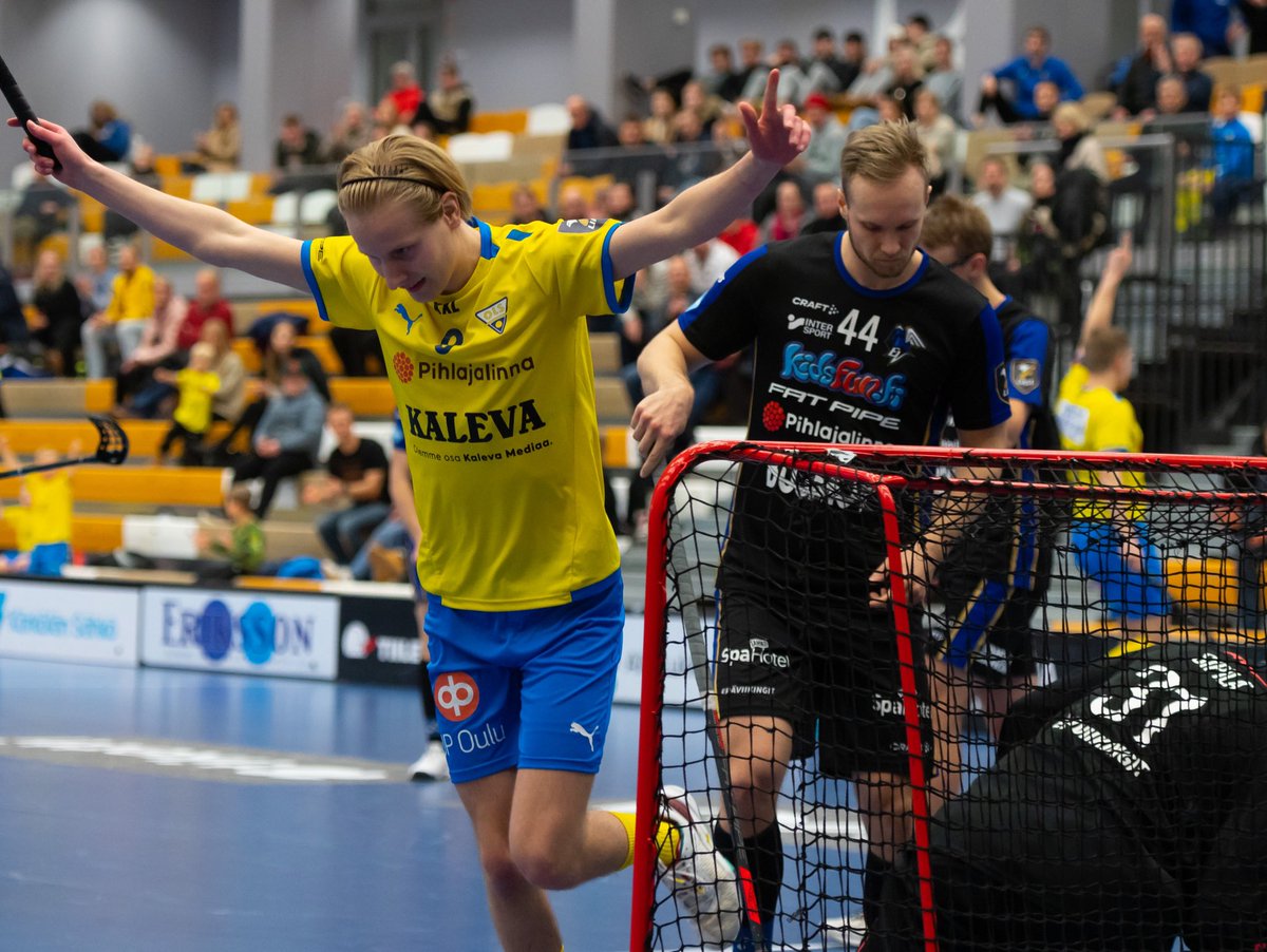 Ari_Arola's tweet photo. #OLS-#ErVi 8-7 #salibandy #fliiga https://t.co/WY9nhtWxJb