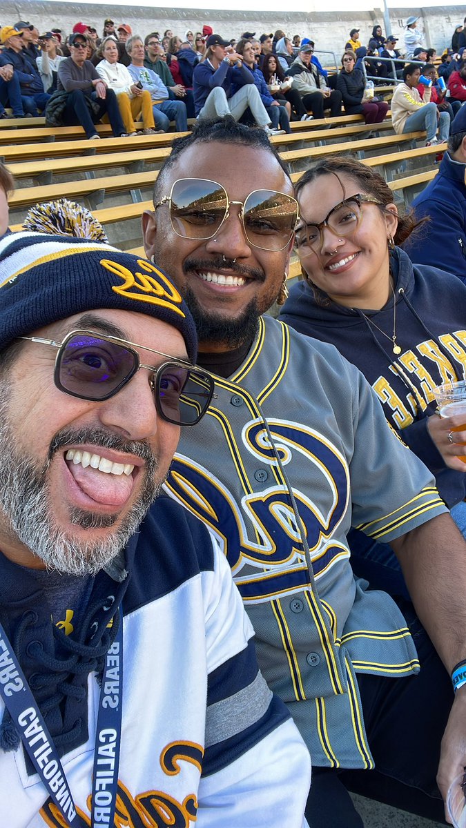 BIG GAME TODAY, BAY-BEE! Time to keep that axe at #Cal where it belongs!!! #gobears #beatstanford #beatthetree