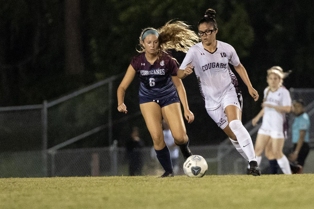 mcdm44's tweet photo. I love this picture. @marimenesesdiaz loves high school team. Although many do not play soccer, they know how to have fun, share and give their best in games. #Clearwater #Pinellas #Countrysidehighschool https://t.co/vt3uhxlHyr