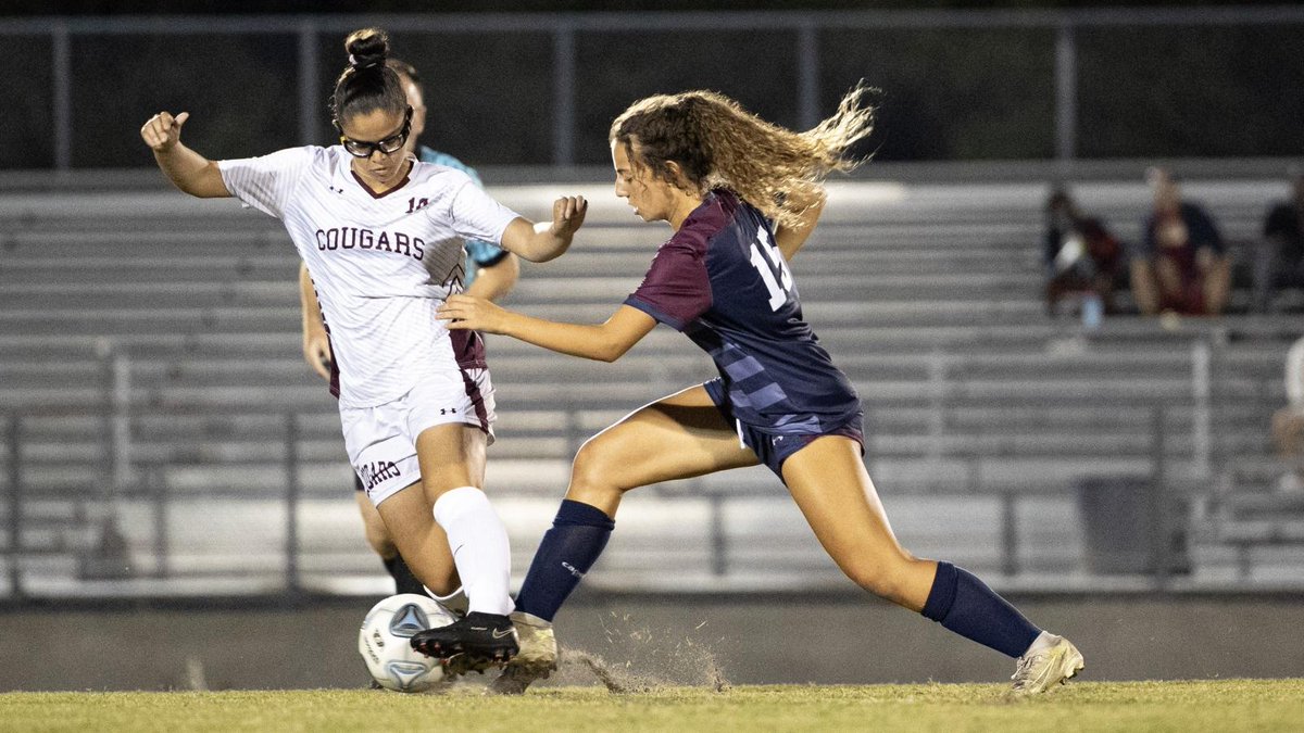 mcdm44's tweet photo. I love this picture. @marimenesesdiaz loves high school team. Although many do not play soccer, they know how to have fun, share and give their best in games. #Clearwater #Pinellas #Countrysidehighschool https://t.co/vt3uhxlHyr