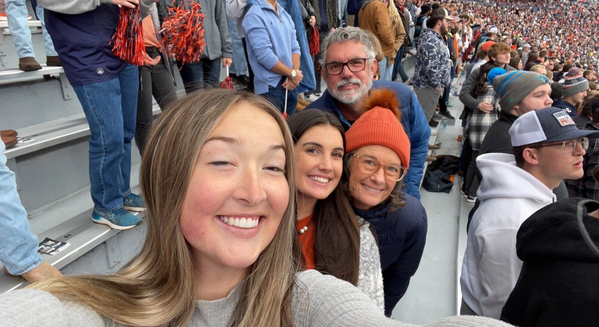 Enjoying being a student in the student section  with my Auburn students! #wareagle #studentsection #alumniwantingtogobacktocollge #lastgame #auburntigers #GoCrazy