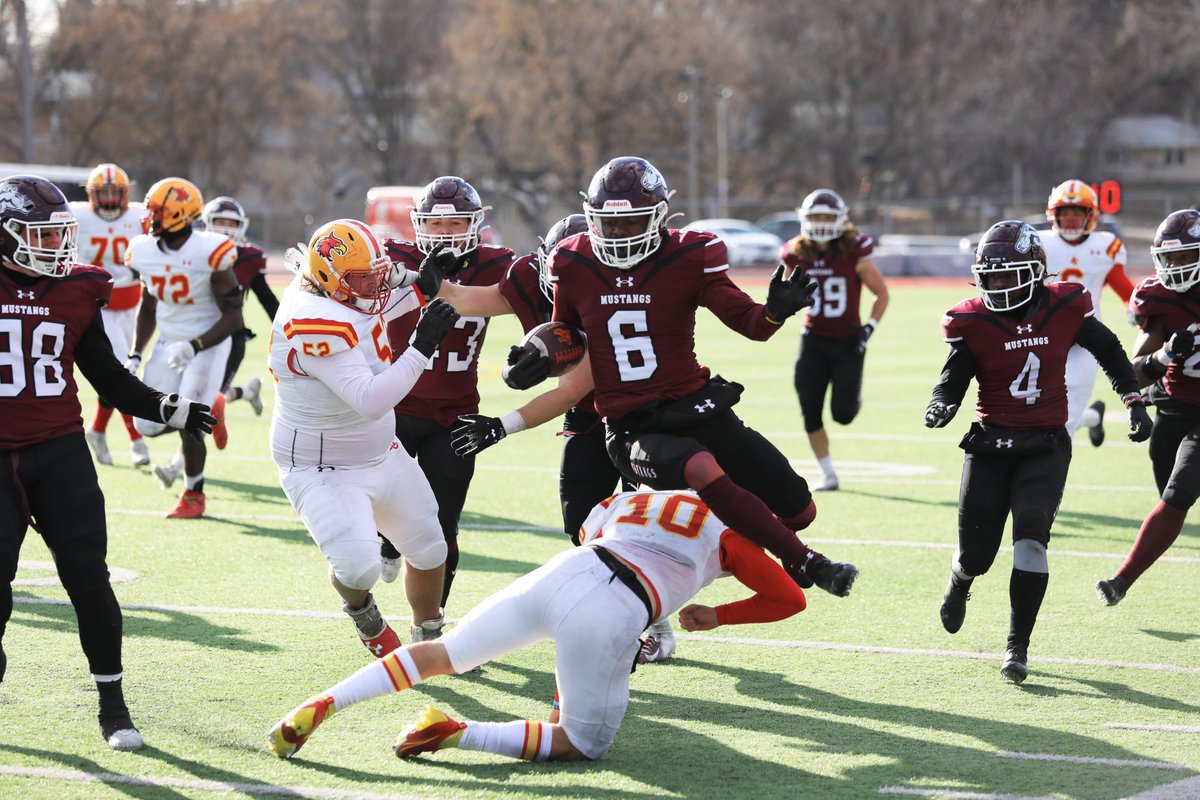NAIA's tweet image. 🏈| The #NAIAFootball Championship Series Quarterfinal games have just been announced!

Who will @MsideMustangs, @VikingAthletics, @nwcraiders, and @IWUWildcats be hosting next Saturday??

Find Out --&amp;gt; bit.ly/3tKqA4z

#BattleForTheRedBanner #CollegeFootball