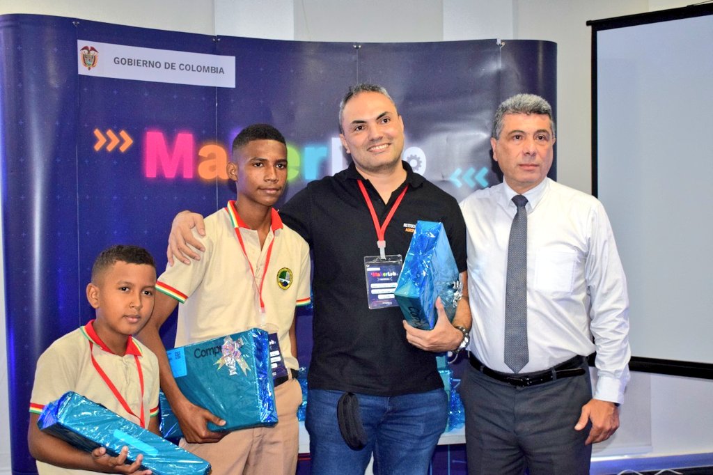 cataucgo's tweet photo. ¡De Luruaco Atlántico para Colombia! 👏
Estamos orgullosos del grupo de investigación Siracusa de nuestra Institución Educativa Técnica Agropecuaria por el primer lugar en la categoría Maker Edison en el #MakerLabCPE de @CompuParaEducar con el proyecto #ColorTech 👇 https://t.co/FUmckJDQff