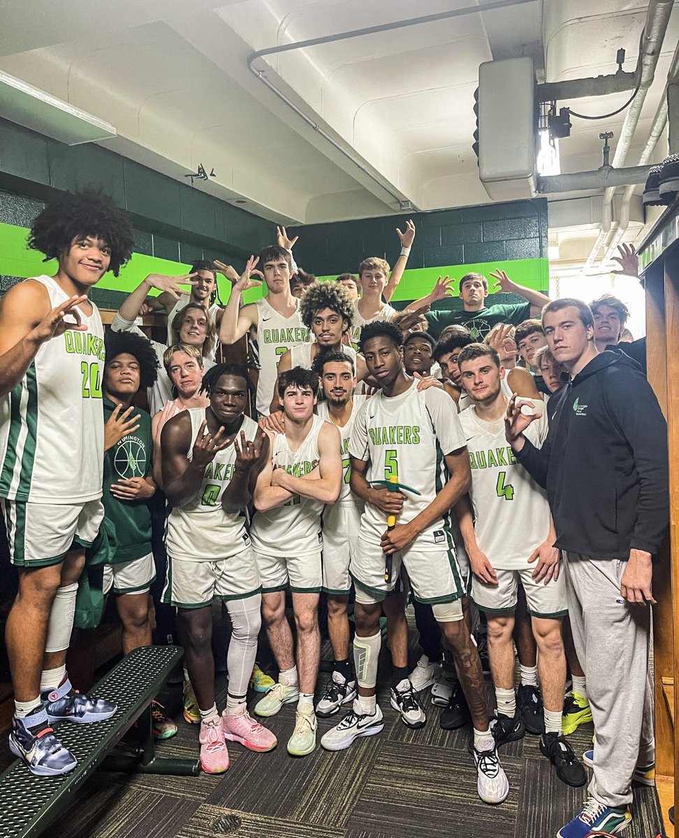 LOVE a good home WIN! 

Wilmington 82
Kenyon 74

#WePressOn #DigDeep #WeAreDubC