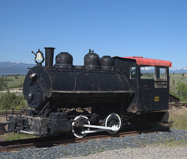 KaeCimages's tweet photo. This #vintage #mining train #engine is a feature at The Wolrd Museum of Mining. I espcially liked how the distant hills are visible through the windows of the engineer's compartment. 
https://t.co/iMHI0FDfSF https://t.co/JIpghBXaO5