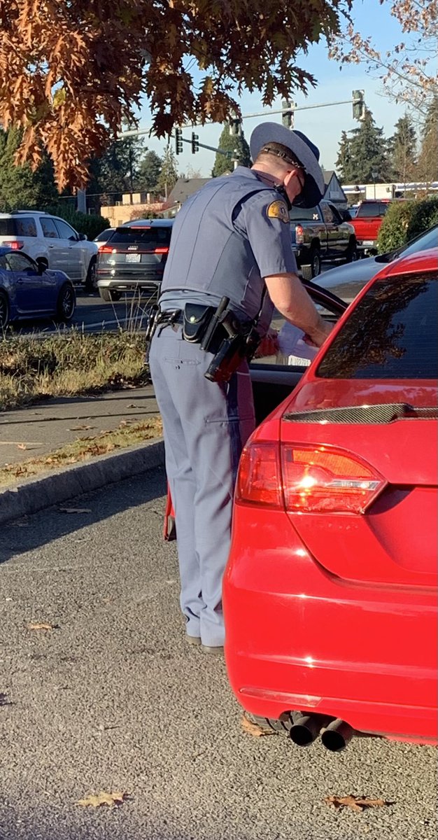 wspd1pio's tweet photo. #FifthStop & #SixthStop - Two drivers stopped for speeding at 124th St S.
Both were driving 51 MPH in a 35 MPH zone. One also conducted aggressive lane changes.
Such driving endangers the drivers, but also other motorists, pedestrians, and bicyclists!
#SlowDown #SafetyFirst https://t.co/hzTHSltpFg