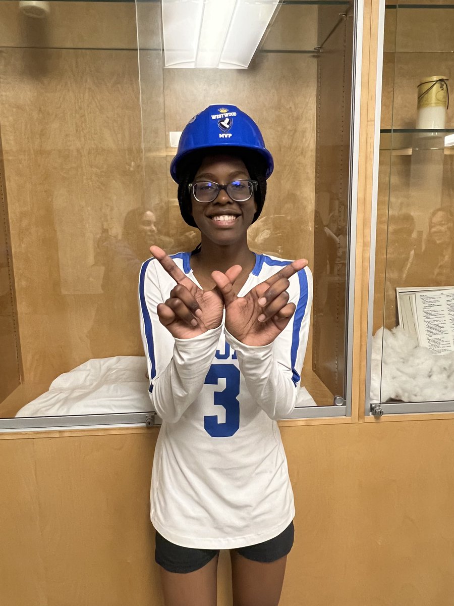 ms_macisaac_'s tweet photo. &amp; that’s a wrap for the 2022 vball season! Solid effort by all our athletes, but none more so than our MVPs. Day 1 went to Onyi Okoro for her amazing blocks, attacks and positive attitude. Day 2 went to Belita Mohutsiwa for her clean sets and quick thinking 🏐💙 @WWhighschool https://t.co/mhEb6rad0P