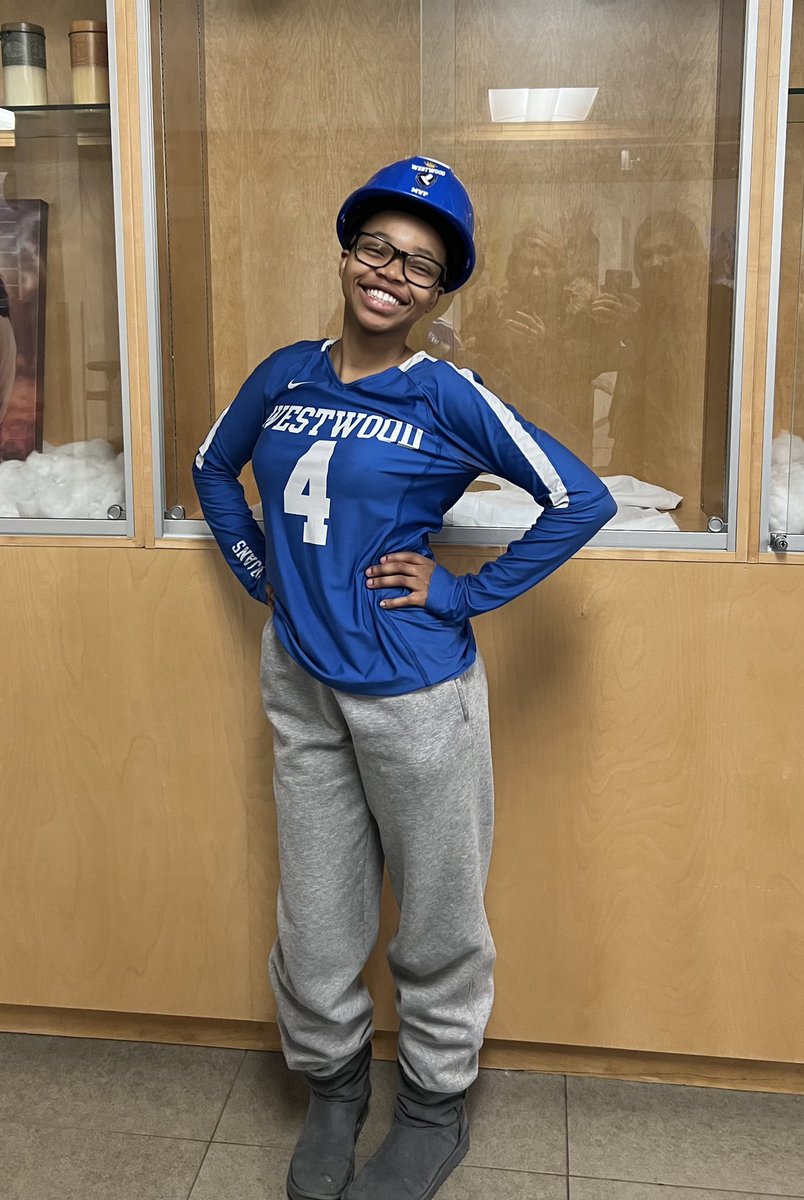 ms_macisaac_'s tweet photo. &amp; that’s a wrap for the 2022 vball season! Solid effort by all our athletes, but none more so than our MVPs. Day 1 went to Onyi Okoro for her amazing blocks, attacks and positive attitude. Day 2 went to Belita Mohutsiwa for her clean sets and quick thinking 🏐💙 @WWhighschool https://t.co/mhEb6rad0P
